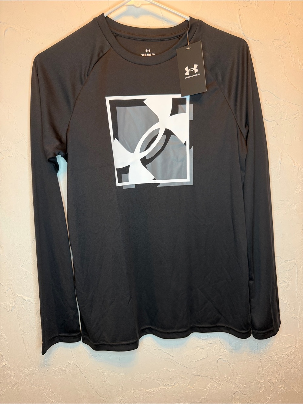 Under Armour youth Long Sleeve Graphic Tech Tee - Black